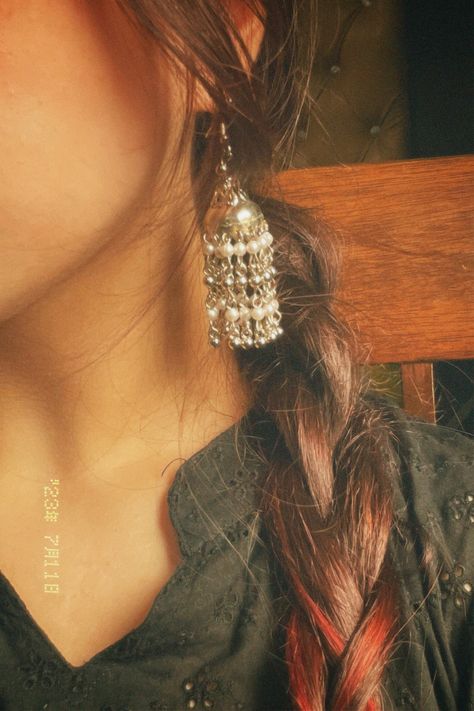 #desi #aesthetic #indian #jhumka #vintage Indian Earrings Aesthetic, Vintage Desi Aesthetic, Aesthetic Indian, Indian Jhumka, Desi Aesthetic, Earrings Aesthetic, Desi Girl, Indian Aesthetic, Indian Earrings