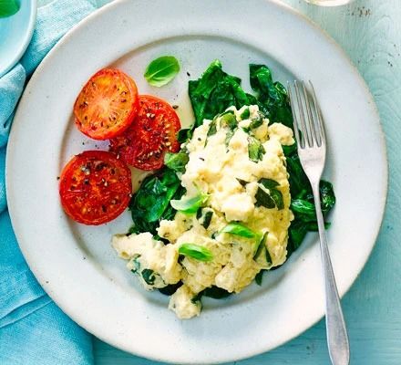 Scrambled eggs with basil, spinach & tomatoes Eggs With Basil, Spinach Scrambled Eggs, Egg White Scramble, Eggs Spinach, Scrambled Eggs With Spinach, Wilted Spinach, Gluten Free Egg Free, Protein Meals, Egg White