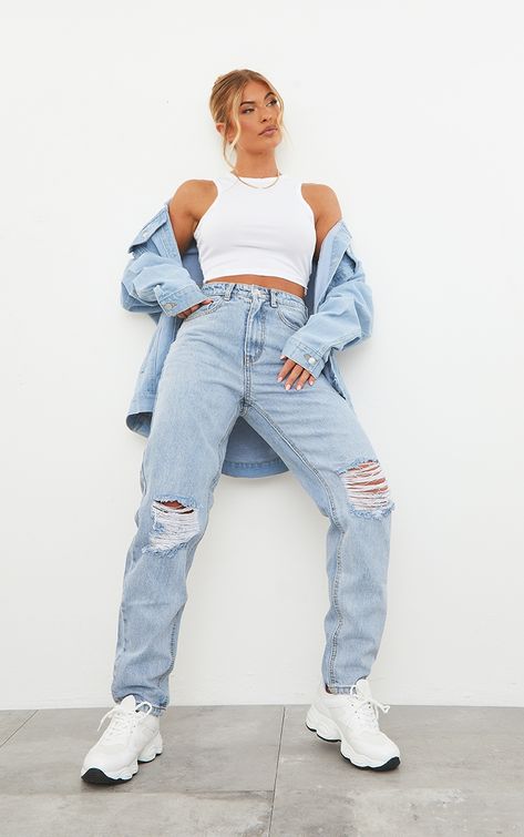 PRETTYLITTLETHING Light Blue Wash Knee Rip Mom Jeans Light Colored Jeans Outfit, Ripped Mom Jeans Outfit, Jeans For 2023, Ripped Mom Jeans Outfits, 17 Aesthetic, Slogan Clothing, Crop Top Blanc, Light Color Jeans, Popular Jeans