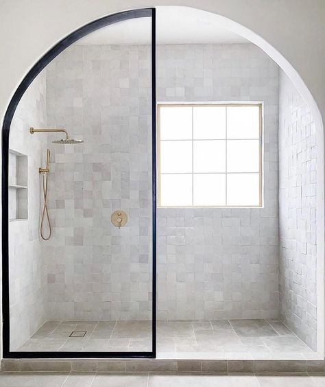 Shower goals 💯! Design: @vivirdesign Glass Shower Wall, Penthouse Design, Dream Shower, Primary Bath, Glass Shower Enclosures, Primary Bathroom, Master Shower, Tile Designs, House Interiors