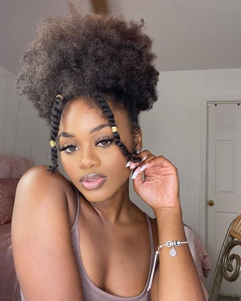 CAS. on Instagram: “Are you feeling this look? • • • #tiktok #blessedwithcurls #frolife #bignaturalhair #twistout #respectmyhair #naturslhairjourney…” Braces Colors Ideas, Fast Natural Hair Growth, Natural Hair Journey Growth, Big Natural Hair, Health Aesthetic, Brace Face, Natural Hair Treatments, Braces Colors, Natural Hair Mask