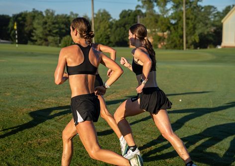 Romanticizing Running, Cross Country Aesthetic, Running Inspo, Xc Running, Cross Country Training, Hike Trail, Running Aesthetic, Sport Aesthetic, Friends School