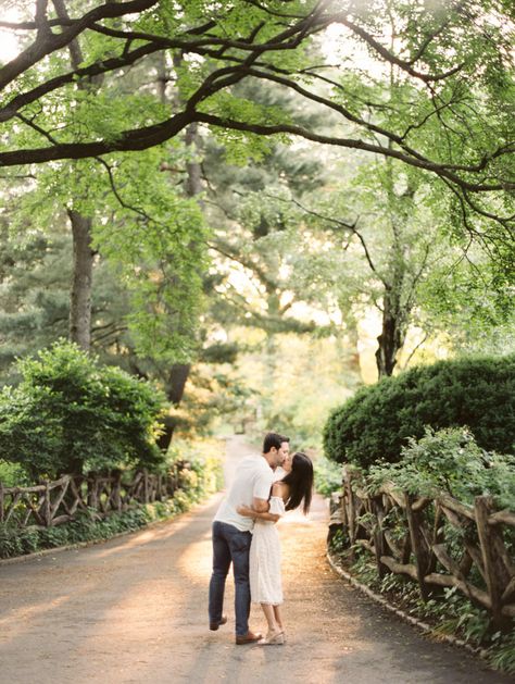 Ann Arbor Engagement Photos, Botanical Garden Photo Shoot Couple, Botanical Garden Engagement Shoot, Engagement Photos Park, Outdoor Engagement Pictures, Belvedere Castle, Engagement Shoots Poses, Engagement Photos Nyc, Engagement Picture Outfits