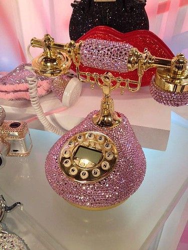 Pink Telephone, Princess Bedrooms, Classic Phones, Telephone Vintage, Glitter Rosa, Vintage Phones, Collage Wall, Bratz Doll, Tickled Pink