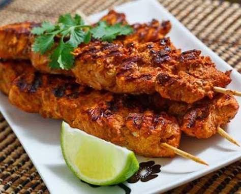 Quick Malai Seekh Kabab Grilled Tandoori Chicken, Closet Cooking, Fruit Kebabs, Chicken Skewer Recipe, Aloo Gobi, Doner Kebab, Tandoori Masala, Vindaloo, Skewer Recipes