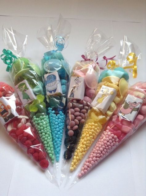 Sweet Bag Ideas, Sweet Cones Ideas Kid Parties, Sweet Cones Ideas, Sweetie Cones, Treat Cones, Cake Stall, Candy Cone, Unicorn Birthday Party Decorations, Lolly Bags