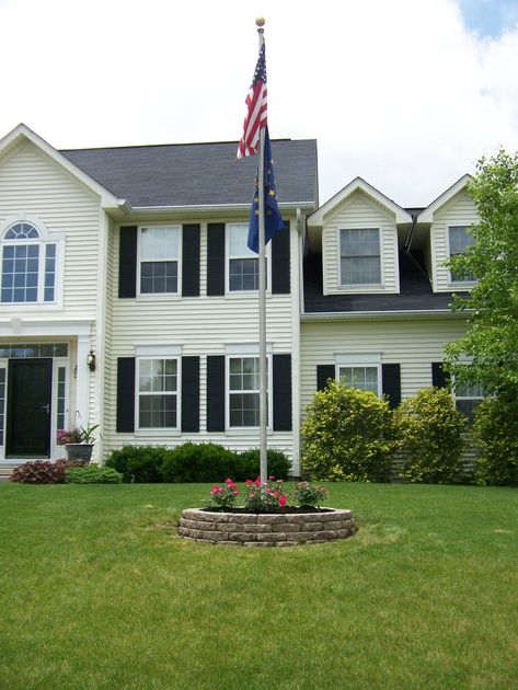 Outdoor Flag Pole Display Ideas, Flag Pole Landscaping Front Yards, Flagpole Ideas, Flagpole Landscaping, Flag Pole Landscaping, Flagpole Landscaping Ideas, Outdoor Decks, Front Yards Curb Appeal, Front Yard Decor