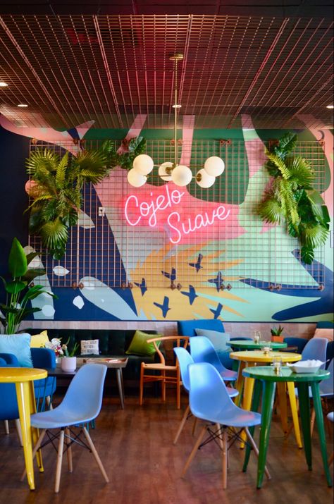 Colorful Cafe, Colorful Restaurant, Mural Cafe, Trick Art, Smoothie Shop, Cafe Wall Art, Mural 3d, Decoration Restaurant, Cafe Wall