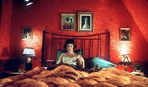 Iconic Bedrooms from Films - The Most Famous Movie Bedrooms Character Bedroom, Movie Bedroom, God Natt, Movies Quotes, Bedroom Red, Romantic Colors, Dreamy Bedrooms, Red Wallpaper, Iconic Movies