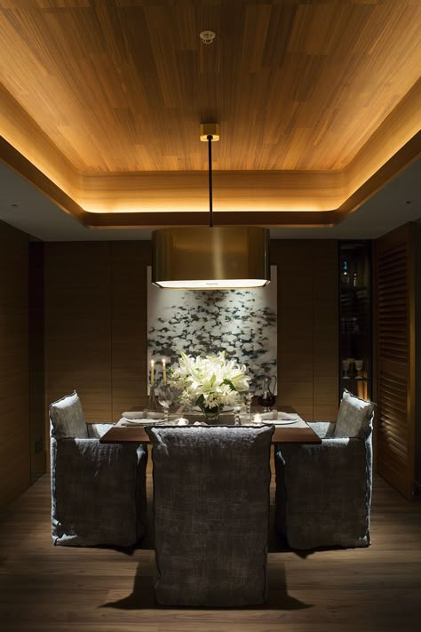 Private Room Restaurant Interior Design, Restaurant Ceiling Lighting, Coffers Ceiling, Cove Ceiling Design, Cielorrasos Ideas, Drop Ceiling Design, Strip Lighting Ceiling, Cove Lighting Design, Modern Coffered Ceiling