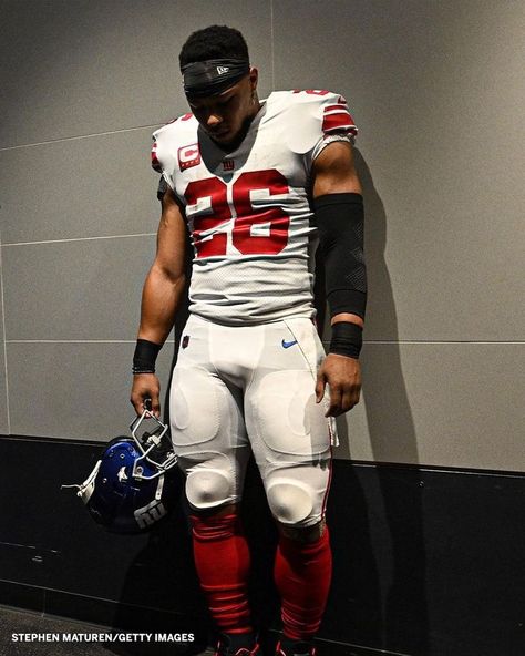 Saquon Barkley Aesthetic, Saquon Barkley Wallpaper, Dream Physique, Football Drip, Usa Rugby, Saquon Barkley, Sneaker Posters, New York Giants Football, Nfl Photos