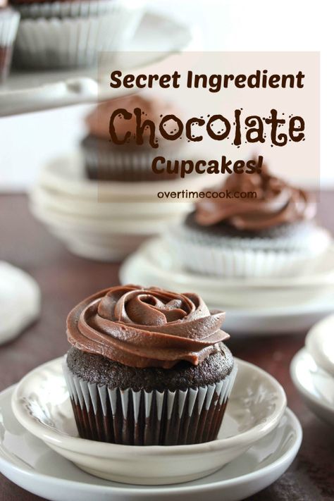 secret ingredient chocolate cupcakes Chocolate Sour Cream Frosting, Sour Cream Frosting, Kosher Cooking, Cupcakes With Chocolate, Entry Ideas, Dessert Dips, Kosher Recipes, Cream Frosting, Baking Cupcakes