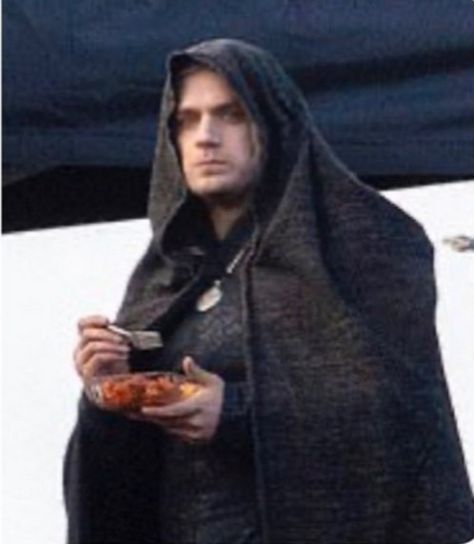 Henry Cavill, The Witcher, Mood Pics, Favorite Celebrities, A Man, How To Look Better, Wattpad, On Twitter, Memes