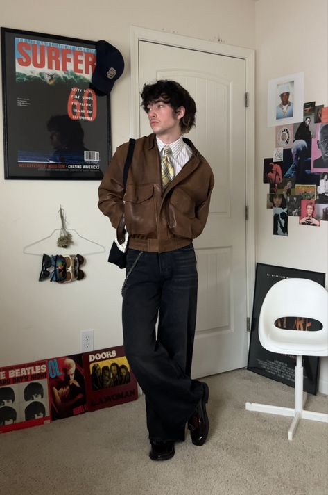 80s Casual Outfit Men, Male Teacher Outfits Casual, 70s Masc Fashion, Grandpacore Outfit Male, Buisnesscore Outfit Men, Vintage Male Fashion, Punk Style 70s, Vintage Male Outfits, Brown Pants Outfit Men