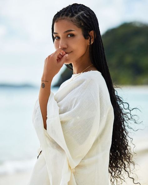 Jhené Aiko Credits This Completely Free Thing With Glowing Skin (And It's Not Water) | Peaceful Dumpling Jhené Aiko, Small Box Braids, Long Box Braids, Jhene Aiko, Box Braids Styling, African Braids, Trending Hairstyles, Goddess Braids, Box Braids Hairstyles