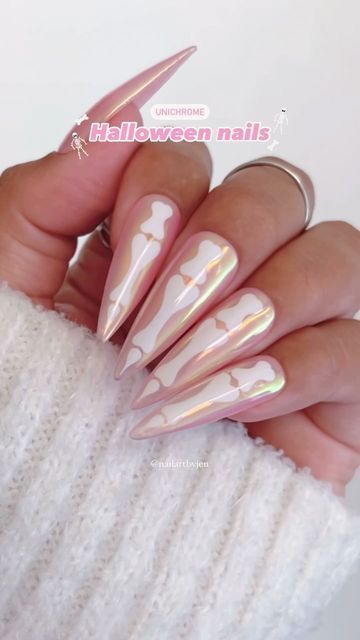 Jeanette Flores on Instagram: "Super easy, very classy, very demure Halloween nails  ✨🩷☠️✨  Unichrome glazed nails for all my classy girlies!! 💅🏽   Save & Share for Halloween nail inspo, Follow for more!🫶🏼  Using @daily_charme (code: JEN10) •“UNICHROME” chrome powder •J01 Chiffon •Spooky Halloween Nail Art Sticker / Skeleton Fingers  #demure #halloween #glazednails #chromenails #pinkchromenails #glazeddonutnails #demurenails #classynails #cleangirl #coquette #uñas #uñasdehalloween #unichromenails #nailinspo #nails #whitechromenails #nailart #halloweennails2024 #nailtrends #nailvideos #pinknails #bonenails #skeletonnails" Crome Nails Halloween, Demure Nail Designs, Classy Spooky Nails, Halloween Chrome Nails, Skeleton Fingers, Glazed Nails, Skeleton Finger, White Chrome Nails, Pink Chrome Nails