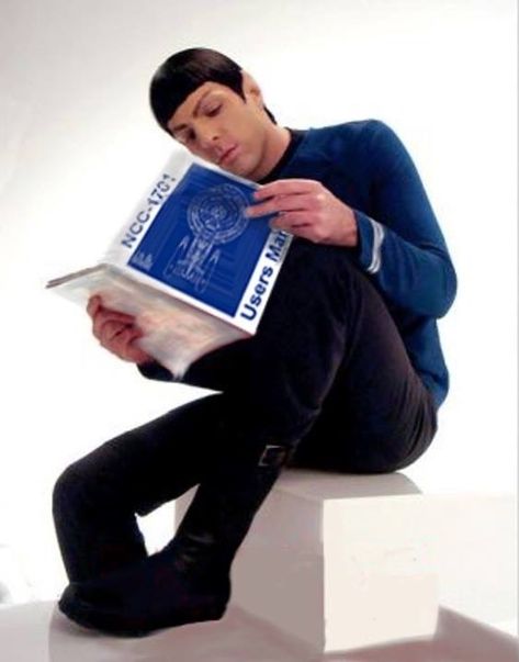 American Horror Story Asylum, Celebrities Reading, Star Trek Reboot, Star Trek 2009, Mr Spock, Star Trek Spock, People Reading, New Star Trek, Zachary Quinto