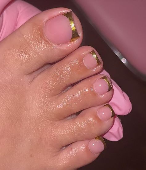 Pink And Gold Pedicure, Gold Chrome Toe Nails, Gold Toes Polish, Gold French Tip Pedicure Toenails, Gold French Tip Toes, Pink And Gold Toenails, Gold Toe Nails, Graduation Nails, Acrylic Toes