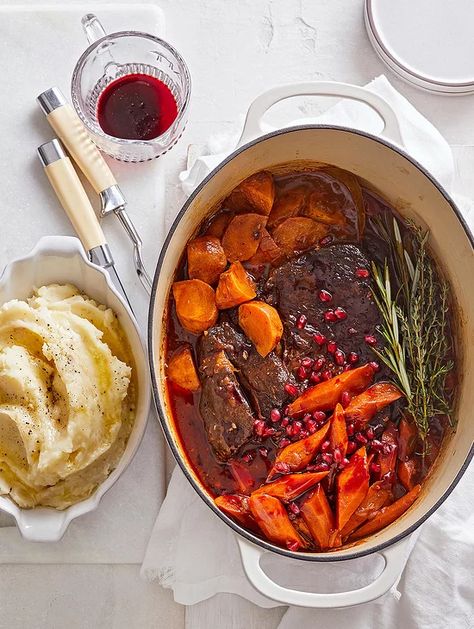 RU324641 Por Roast, Braising Liquid, Delicious Pot Roast, Pretty Presentation, Staple Recipes, Chuck Roast Recipes, Persimmon Recipes, Classic Pot Roast, Best Pot Roast