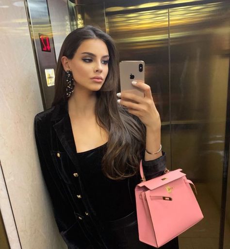 Instagram Russia Pink Hermes Bag, Russian Instagram, Pink Hermes, Uni Fashion, Lux Fashion, Money Lifestyle, Instagram Russia, Luxury Lifestyle Fashion, Cute Dresses For Party