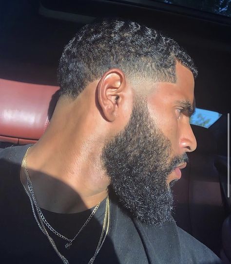 Round Beard Style, Black Men Fade Haircut, Beard Fade Styles, Black Man Haircut Fade, Waves Hairstyle Men, Black Men Beard Styles, Natural Hair Men, Black Hair Cuts, Waves Haircut