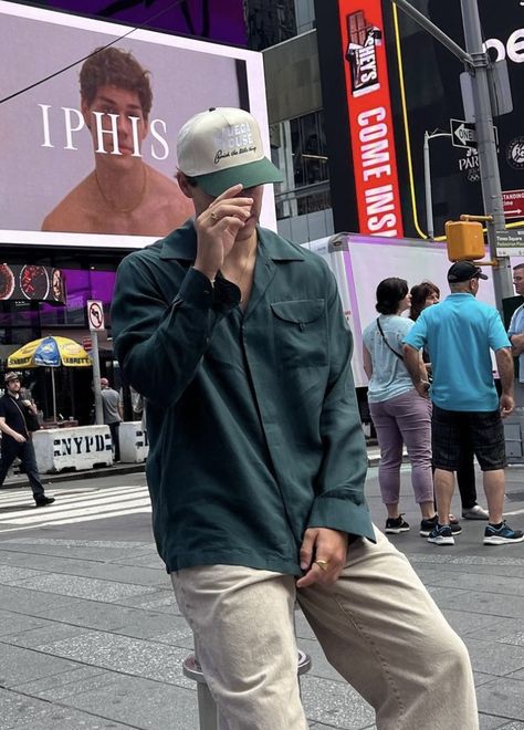 Men’s Fashion Inspiration Nyc Instagram Pictures, Photo Ideas Men, Nyc Picture Ideas, New York Photo Ideas, Nyc Photo Ideas, Find Your Own Style, Noah Beck, Nyc Instagram, European Men