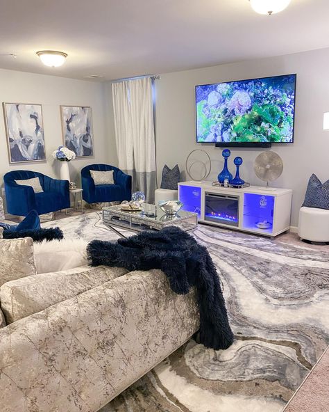 Luxury Apartment Decor, Silver Living Room, Girl Apartment Decor, Black Living Room Decor, Wall Hanging Ideas, Cute Living Room, Apartment Decorating Living, Classy Living Room, Blue Living Room Decor