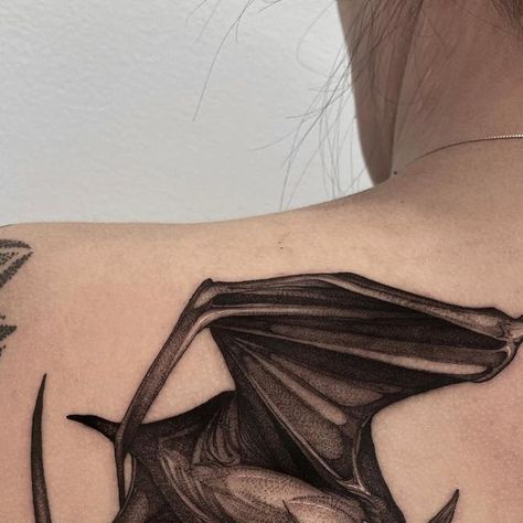 Bat Tattoo Design, Bat Tattoo Ideas, Bat Tattoos, Bats Tattoo Design, Sacred Heart Tattoos, Flying Tattoo, La Tattoo, Card Tattoo Designs, New York Tattoo