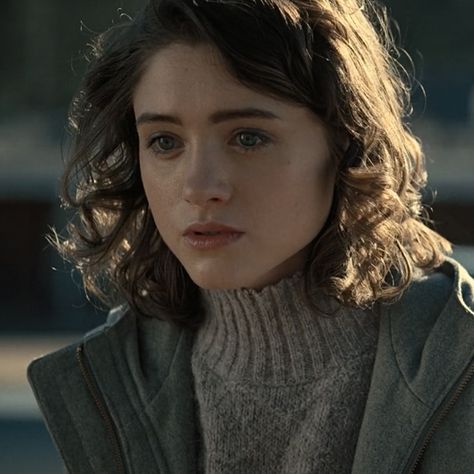 Nancy Wheeler Stranger Things, 90s Films, 11 Stranger Things, Natalia Dyer, Nancy Wheeler, Stranger Things Characters, Aesthetic People, Stranger Things Season, Love Hurts