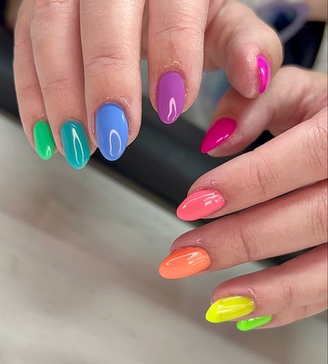 Colorful Rainbow Nails, Rainbow Manicure Ideas, Rainbow Watercolor Nails, Neon Acrylic Nails Designs Bright Colors, Easy Rainbow Nails, Bright Rainbow Nails, Rainbow Disney Nails, Pride Dip Nails, Bright Fingernails