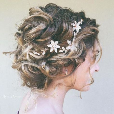 Messy Curly Bridal Updo Hairstyles Brown, Short Hair Model, Floral Wedding Hair, Stylish Short Haircuts, Best Wedding Hairstyles, Short Wedding Hair, Bridal Updo, Short Hair Updo, Trending Hairstyles