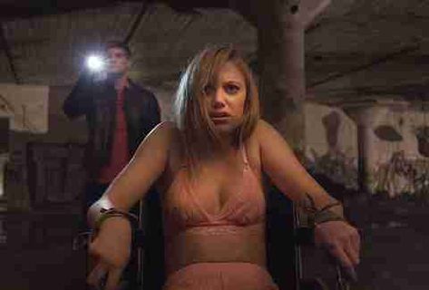 it follows Female Horror Movie Characters, Best Horror Movies List, Terrifying Horror Movies, Horror Movie Scenes, Horror Movie Costumes, Top Horror Movies, Horror Movies List, Maika Monroe, Terror Movies