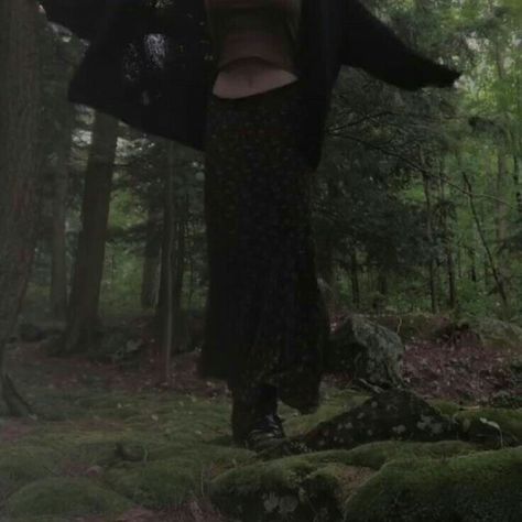 Dark Fairycore Aesthetic, Grunge Fairy Aesthetic, Dark Fairy Core, Forest Grunge, Fairy Grunge Aesthetic, Dark Fairycore, Fairycore Grunge, Goth Fairy, Grunge Fairycore