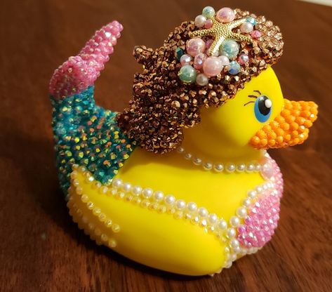 Decorate Rubber Duck, Cruise Ducks Diy, Decorated Rubber Ducks, Bedazzling Stuff, Duck Items, Jeep Ducks, Cruise Ducks, Duck Race, Duck Crafts