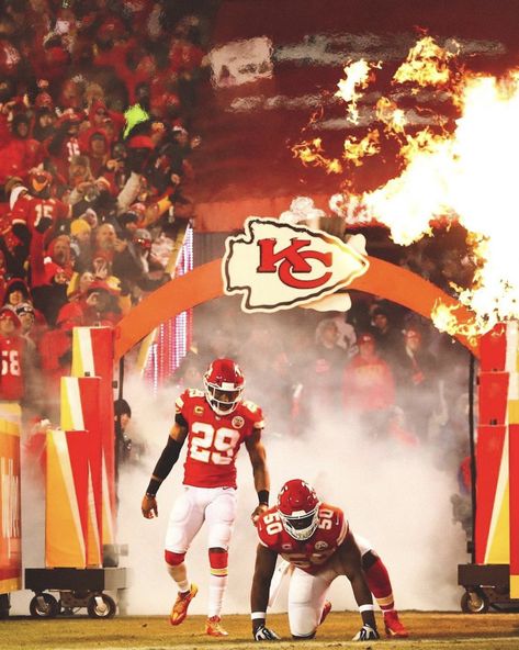 Chiefs Aesthetic, Kc Cheifs, Chiefs Wallpaper, Red Kingdom, Kc Chiefs Football, Nfl Football Players, Nfl Photos, Kansas City Chiefs Football, Chiefs Football