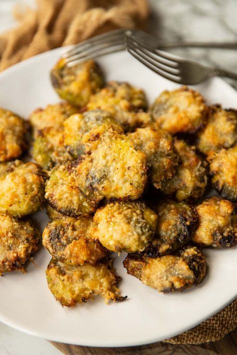 Crispy Cheesy Brussel Sprouts, Smashed Brussel Sprouts, Brussel Spouts, Smashed Brussels Sprouts, Brussel Sprout Recipes Roasted, Keto Sides, Recipes Vegetables, Roasted Vegetable Recipes, Vegetable Side Dishes Recipes