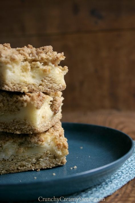 Sour Cream Crumb Bars | CrunchyCreamySweet.com Sour Cream Bars, Crumb Topping Recipe, Healthy Meal Recipes, Sour Cream Cookies, Recipes For Diabetics, Crumb Bars, Vanilla Filling, Trifle Desserts, Sweet Bar