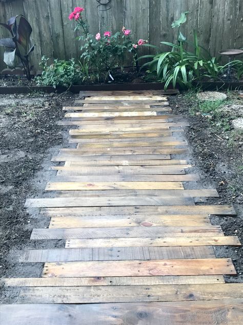 Path To Shed Walkways, Wood Walking Path, Pallet Walkway Pathways, Wooden Walkways Pathways, Wood Walkways Paths Diy, Pallets Walkway, Pallet Walkway Ideas, Tranquil Garden Ideas, Walk Ways Diy Paths Cheap