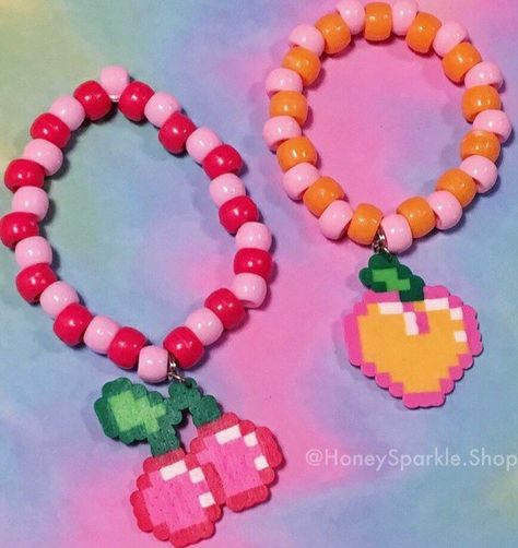 Kandi Perler Bracelets, Perler Beads Charms, Pearlers Rave, Kandi Bracelets With Perler, Kidcore Perler Beads, Kandi Charms Ideas, Kandi Perler Ideas, Rave Perler Beads, Pearler Beads Ideas Aesthetic