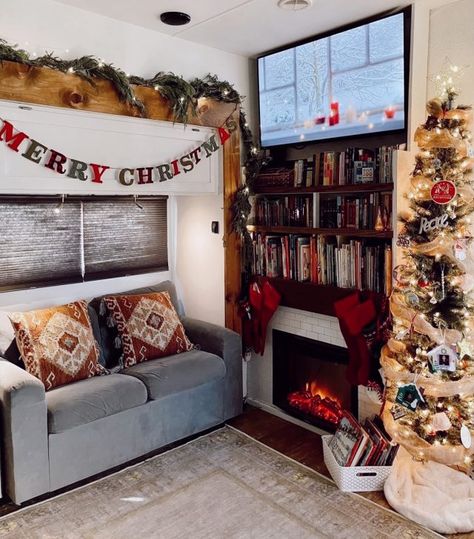 Decorating An Rv, Christmas Rv, Rv Christmas, Rv Holiday, Rv Decor, Decor Inspiration, Loft Bed, Rv, Fireplace