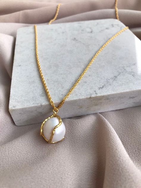 Excited to share the latest addition to my #etsy shop: Caged White Baroque Pearl Design Necklace, Large Gold Baroque Pearl Chain Necklace, Baroque Pearl, Mother Caged Pearl Necklace, Pearl Pendent Designs, White Gold Pearl Necklace, Pearl Pendant Designs Gold, Pearl Pendant Designs, Casual Jewellery, Baroque Pearls Jewelry, Classic Pearl Necklace, Necklace Chain Types