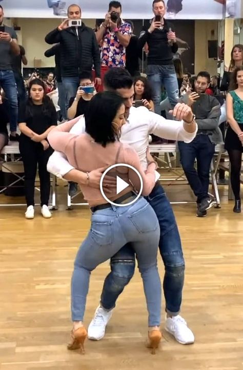 Funny Dance Moves, Sangeet Dance, Bachata Dance, Song Dance, Hoco Hair Ideas Down, Cool Dance Moves, Dance Humor, Animale Rare, Learn To Dance