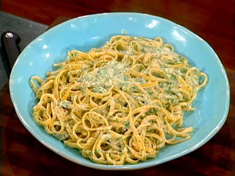 Fettuccine Alfredo recipe from Emeril Lagasse via Food Network. This is my favorite alfredo recipe. So easy and incredibly delicious. Fettucine Alfredo Recipe, Fetuccini Alfredo, Emeril Lagasse Recipes, Fettucini Alfredo, Fettuccine Alfredo Recipe, Chicken Fettuccine Alfredo, Chicken Fettuccine, Fettuccine Alfredo Recipes, Emeril Lagasse