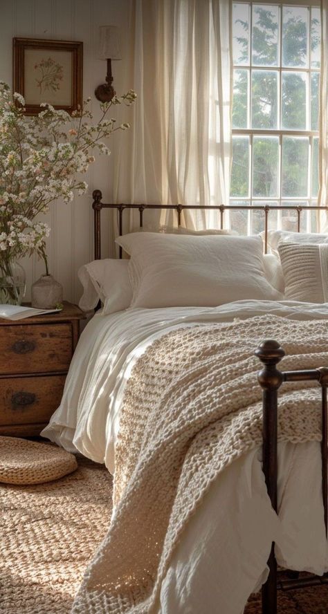 Cozy Cottage Bedroom Vintage, French Country Decorating Ideas Farmhouse Style Master Bedrooms, Simple Vintage Bedroom, Farmhouse Aesthetic Interior, Big Master Room Ideas, Luxury Farmhouse Bedroom, Cozy Country Bedroom, Cottage Aesthetic Interior, Peaceful Bedroom Ideas