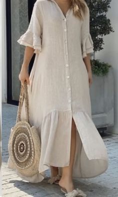 Nobody wants their clothes to age them Tunik Linen, Shirt Maxi Dress, Linen Style Fashion, Linen Fashion, Maxi Dress Sale, Elegante Casual, Fashionista Clothes, Maxi Shirt Dress, Ruffled Maxi Dress