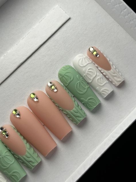 Sweater Nail Designs Fall, Summer And Fall Nails, Textured Nail Designs, Sage Green Nail Designs, Sweater Nails Fall, Textured Nails, Nail Noel, 3d Pumpkin, Pumpkin Sweater