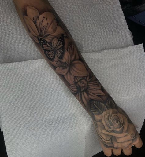 Tattoo Ideas Realistic, Drawings Tattoo Ideas, Art Drawings Tattoo, Best Tattoo Designs For Men, Tattoo Ideas For Female, Artistic Tattoos, Arm Sleeve Tattoos For Women, Rose Tattoos For Women, Hand Tattoos For Girls