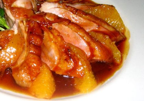 How to make Duck A l’Orange Recipe – Easy duck orange sauce — Eatwell101 Orange Sauce For Duck, Orange Recipes Easy, Slow Cooker Duck, Wild Duck Recipes, Duck Orange, Roasted Duck Recipes, Orange Sauce Recipe, Orange Duck, Duck Breast Recipe