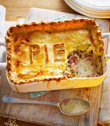 Ham and turkey pie Christmas Meats, Turkey And Ham Pie, Christmas Pie Recipes, Christmas Leftovers Recipes, Savoury Pastry, Kidney Pie, Ham Pie, Christmas Meat, Happy Cakes