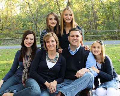 family of 6 Family Photo 6 People, Group Of 6 Photoshoot, Family Photoshoot 6 People, Family Of 6 Poses, Large Family Poses, Pumpkin Butter Recipe, Big Family Photos, Large Family Photos, Group Pose